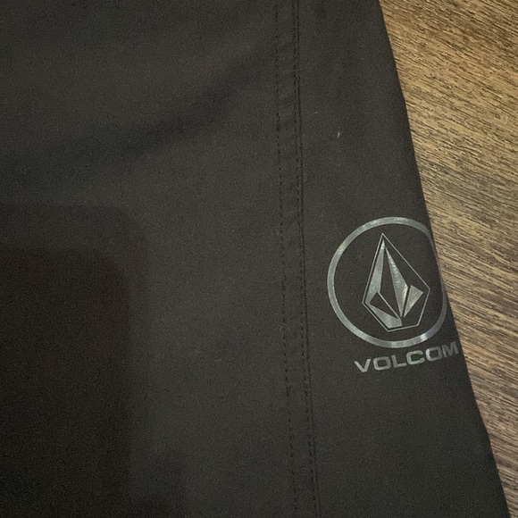 Men’s Black Volcom Board Shorts - Picture 2 of 6